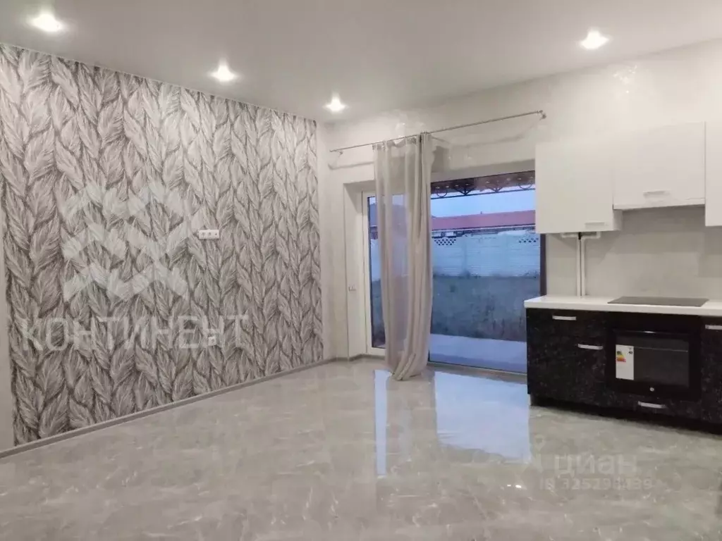 Дом в Крым, Сакский район, с. Уютное ул. Надежды (100 м) - Фото 2