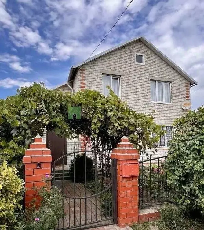 Дом в Белгородская область, Корочанский район, Мелиховское с/пос, с. ... - Фото 1