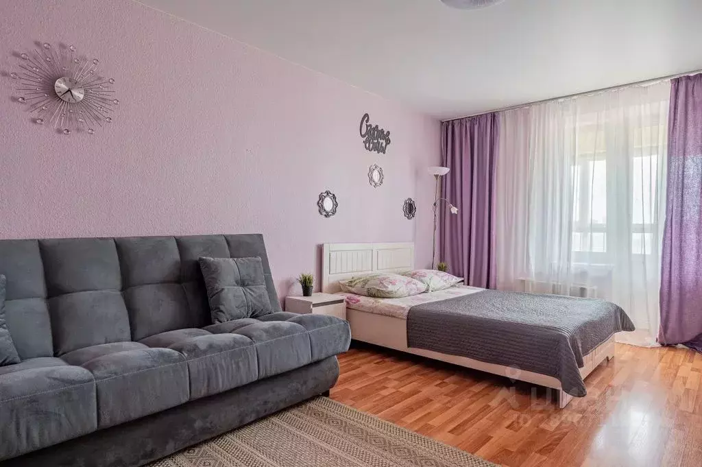 1-к кв. Свердловская область, Екатеринбург ул. Смазчиков, 3 (48.0 м) - Фото 0