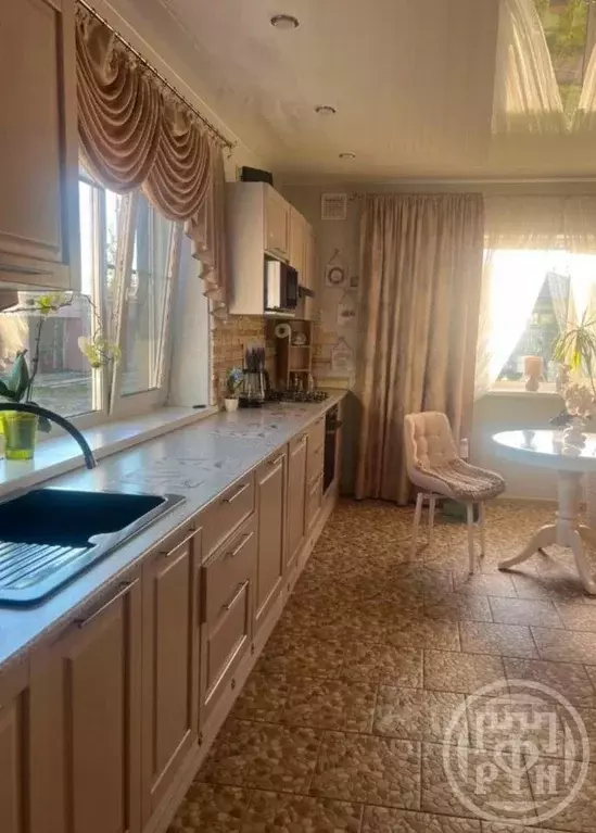 Дом в Ленинградская область, Лужский район, Заклинское с/пос, д. ... - Фото 1