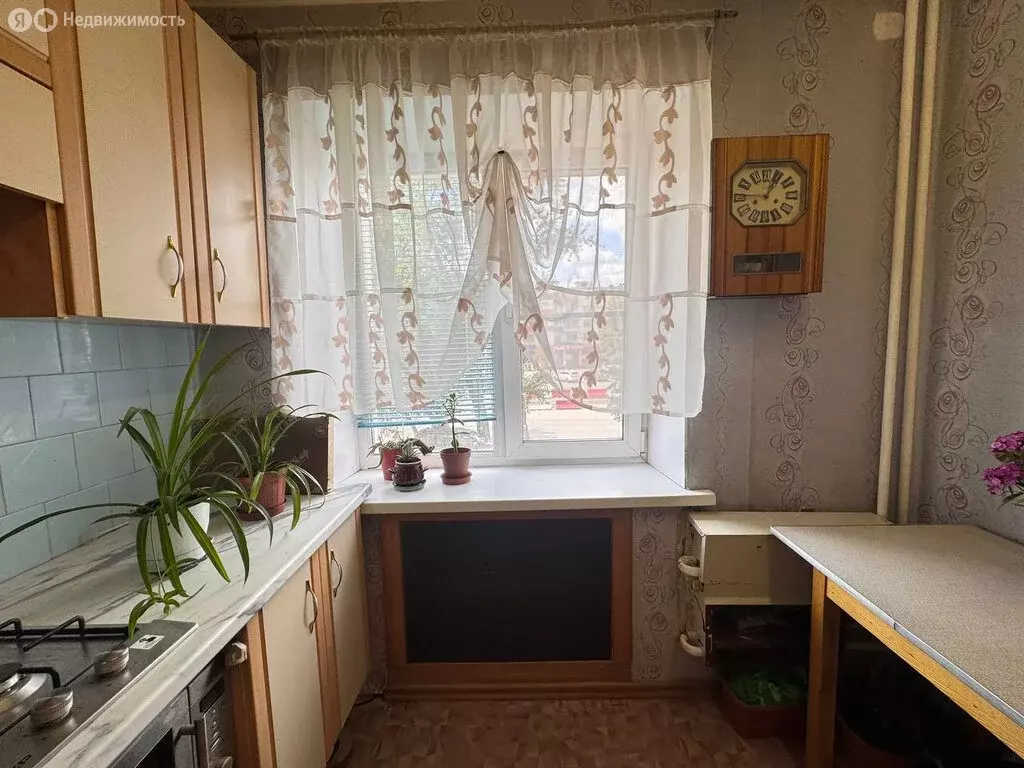 3-комнатная квартира: Челябинск, улица Кирова, 1 (42.8 м) - Фото 1