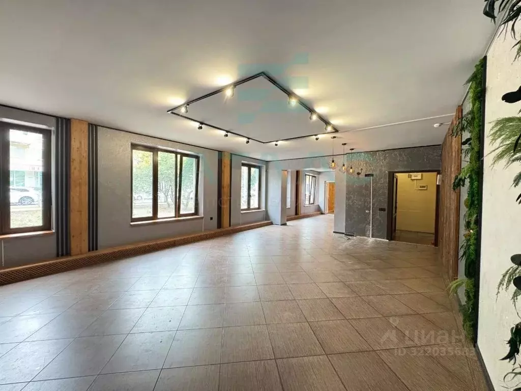 Торговая площадь в Крым, Симферополь ул. Севастопольская, 3 (197 м) - Фото 2