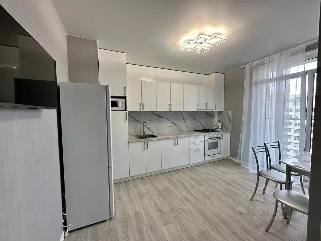 3-к кв. Крым, Симферопольский район, Молодежное пгт ул. Парковая, 2 ... - Фото 1