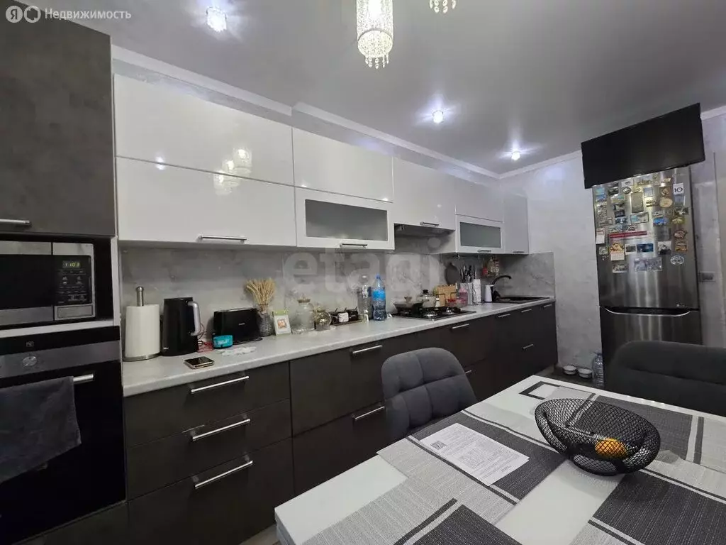 3-комнатная квартира: Череповец, улица Краснодонцев, 28А (82.1 м) - Фото 1