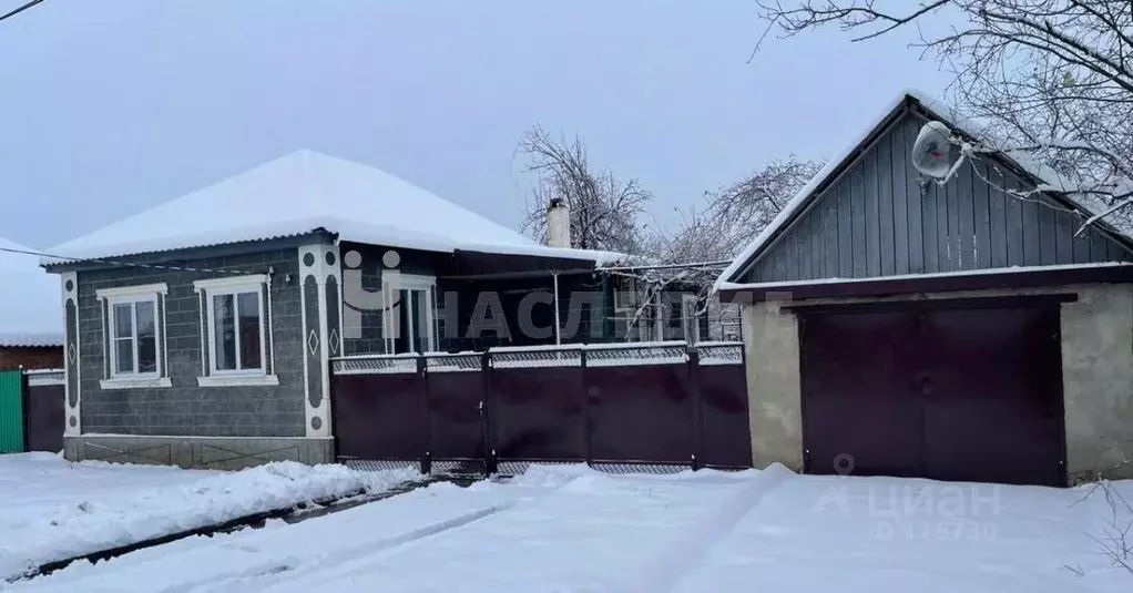 Дом в Краснодарский край, Курганинск ул. Хомякова, 47 (75 м) - Фото 0