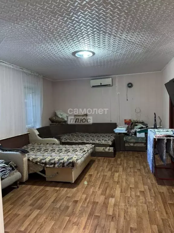 Дом в Калмыкия, с. Малые Дербеты ул. Советская, 32 (100 м) - Фото 1