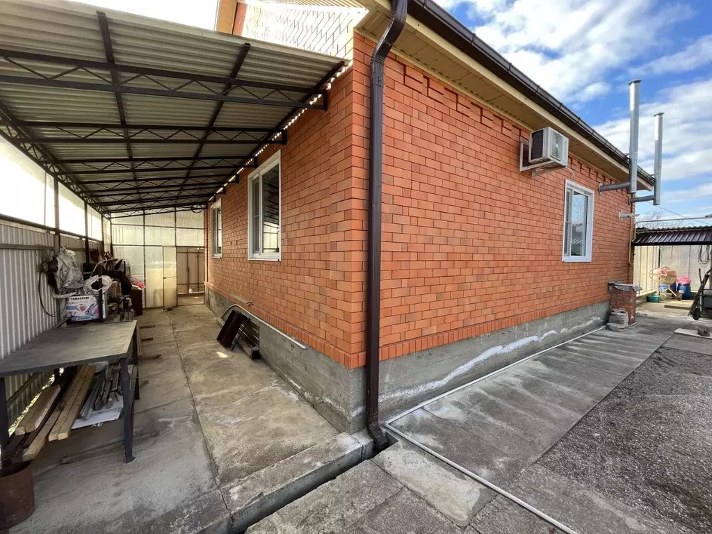 Дом в Краснодарский край, Лабинск Пограничная ул., 63 (67 м) - Фото 2