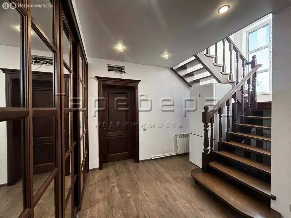 Дом в посёлок городского типа Емельяново, Демократическая улица, 4 ... - Фото 1