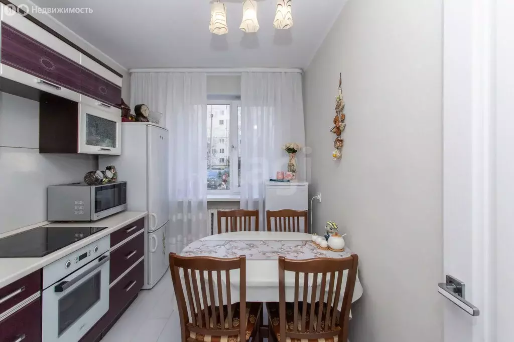 3-комнатная квартира: Тобольск, 8-й микрорайон, 46 (64.4 м) - Фото 2