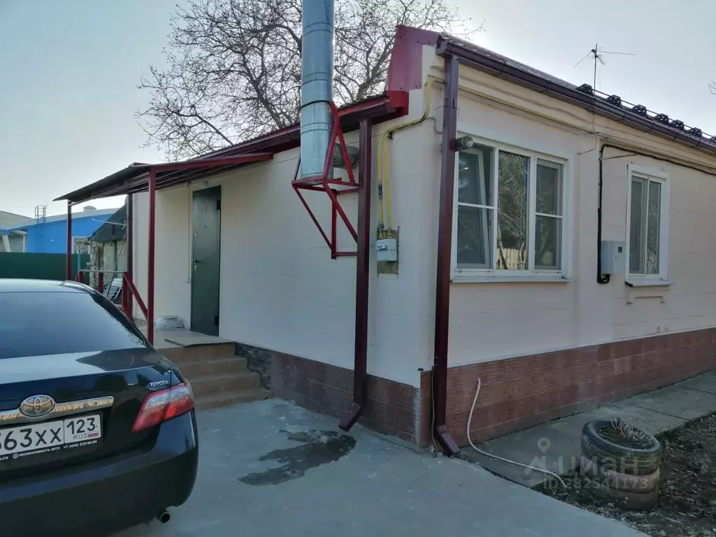 Дом в Краснодарский край, Динская ст-ца ул. Комарова (60 м) - Фото 2
