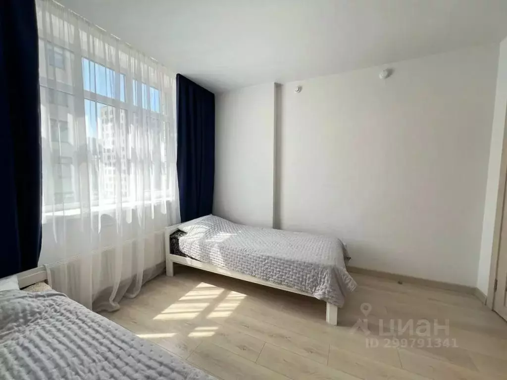 2-к кв. Тюменская область, Тюмень ул. Алматинская, 6 (65.0 м) - Фото 1