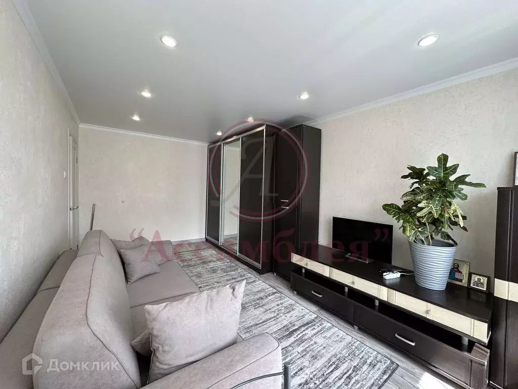 Продаётся 3-к квартира, 61.8 м - Фото 1