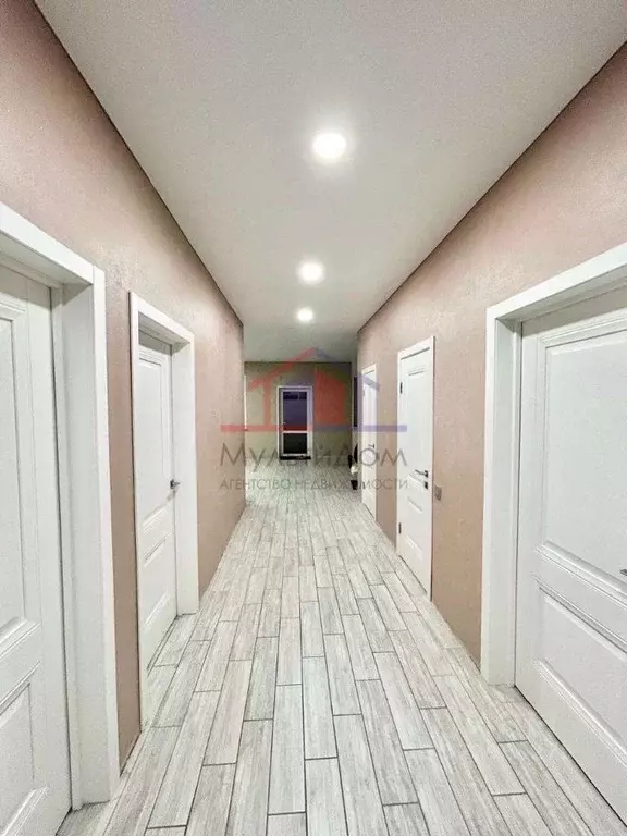 Дом в Белгородская область, Старый Оскол просп. Александра Невского, ... - Фото 1