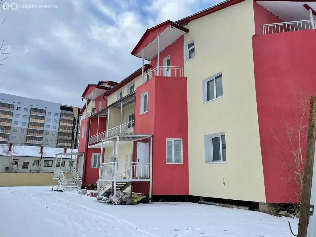 Дом в Якутск, улица Лонгинова (933 м) - Фото 0