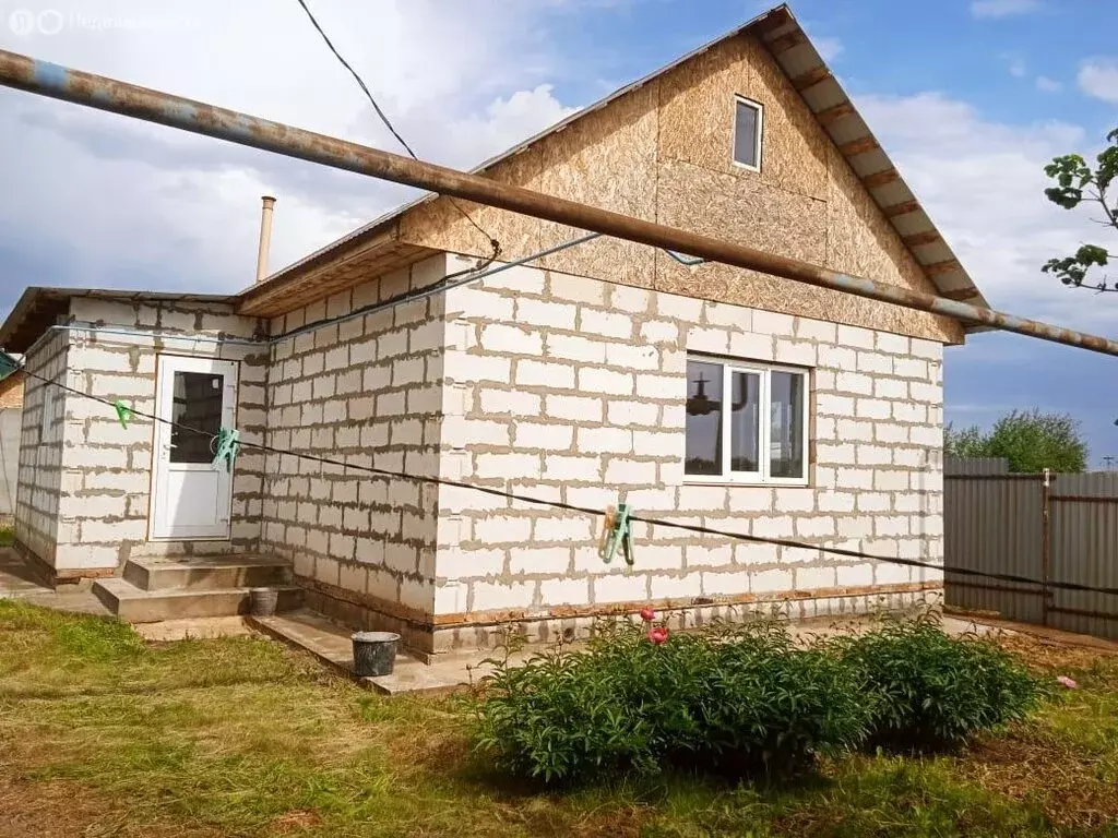 Дом в Октябрьск, улица Комарова (59 м) - Фото 0