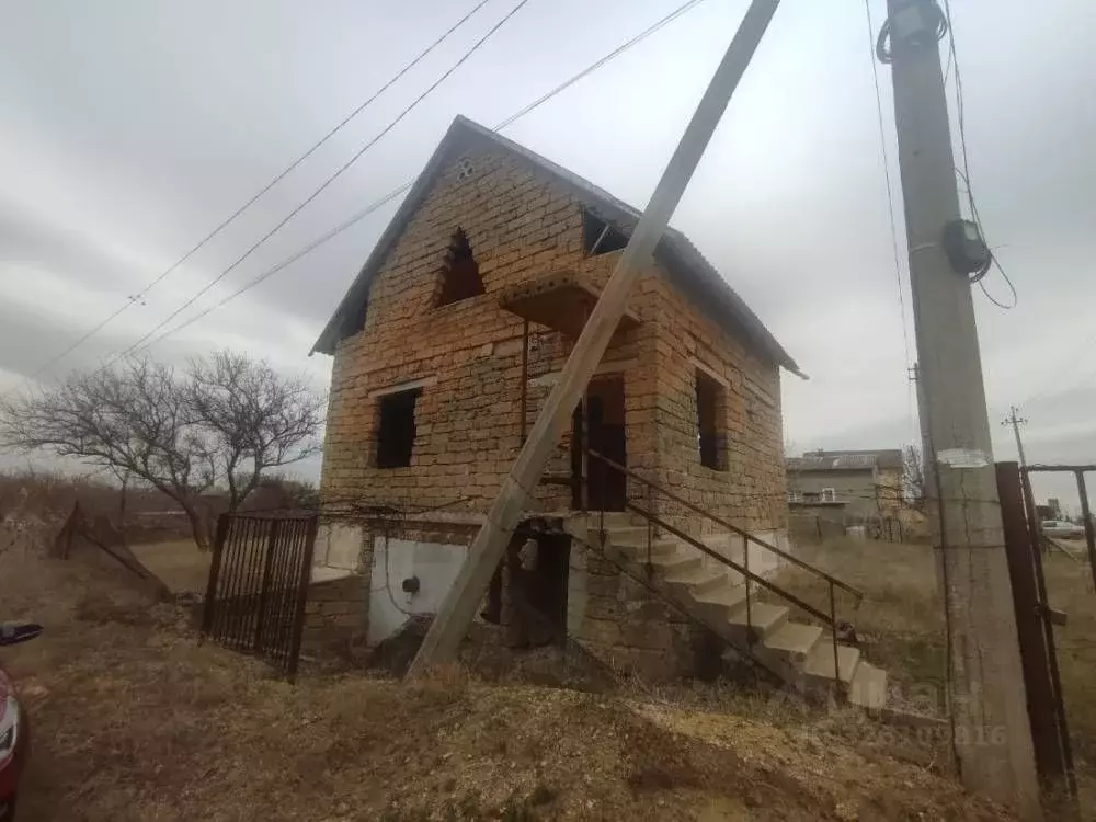 Дом в Крым, Сакский район, Ореховское с/пос, с. Михайловка ул. ... - Фото 1