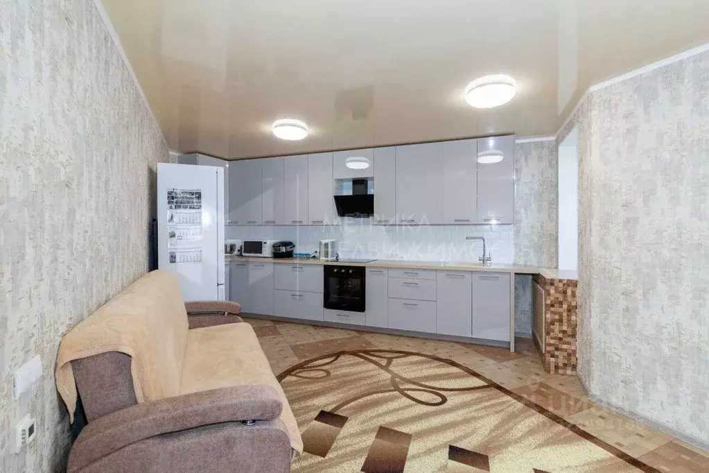 2-к кв. Тюменская область, Тюмень ул. Прокопия Артамонова, 9 (94.2 м) - Фото 2