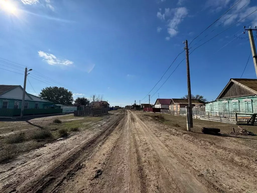 Дом в Астраханская область, Камызякский район, с. Образцово-Травино  ... - Фото 2