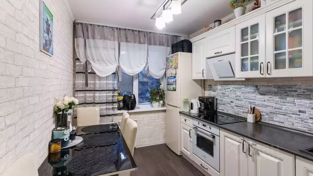 3-к кв. Тюменская область, Тюмень Профсоюзная ул., 70 (66.0 м) - Фото 1