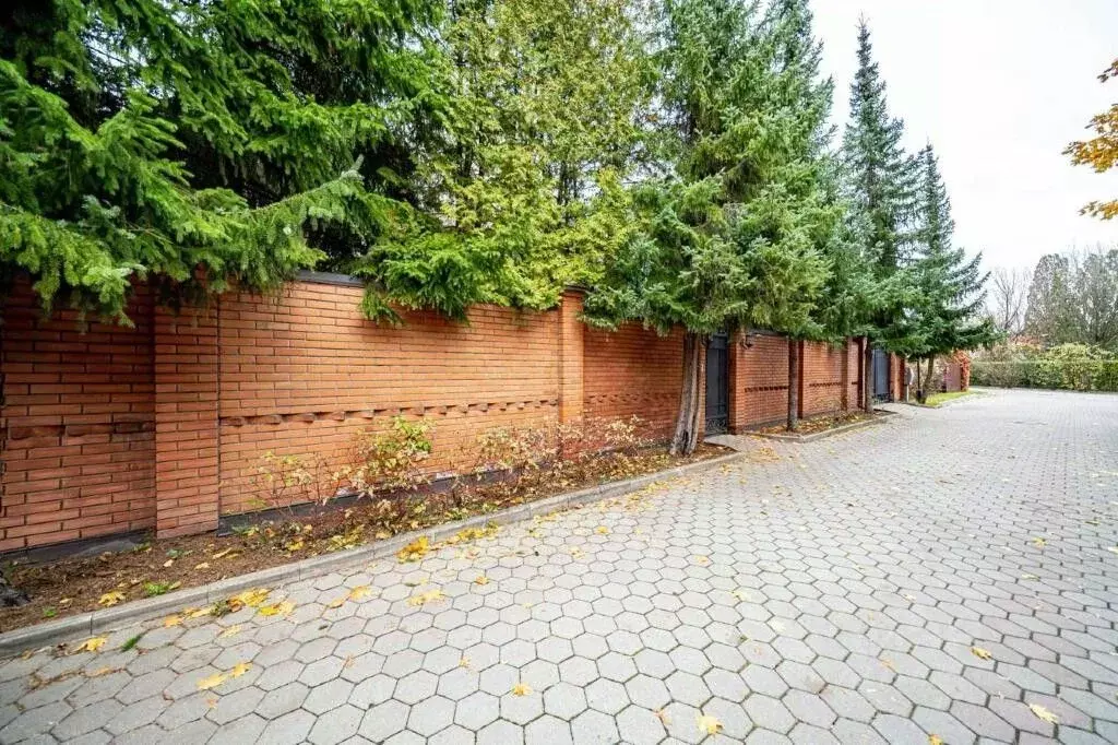 Участок в Московская область, Одинцовский городской округ, д. Раздоры ... - Фото 0