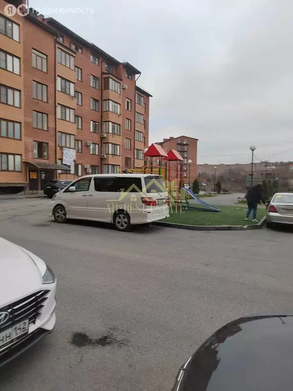 2-комнатная квартира: Владикавказ, проспект Героев Отечества, 7 (78 м) - Фото 2