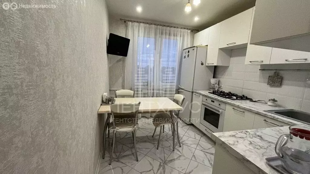 3-комнатная квартира: Владимир, улица Василисина, 15 (65.8 м) - Фото 1