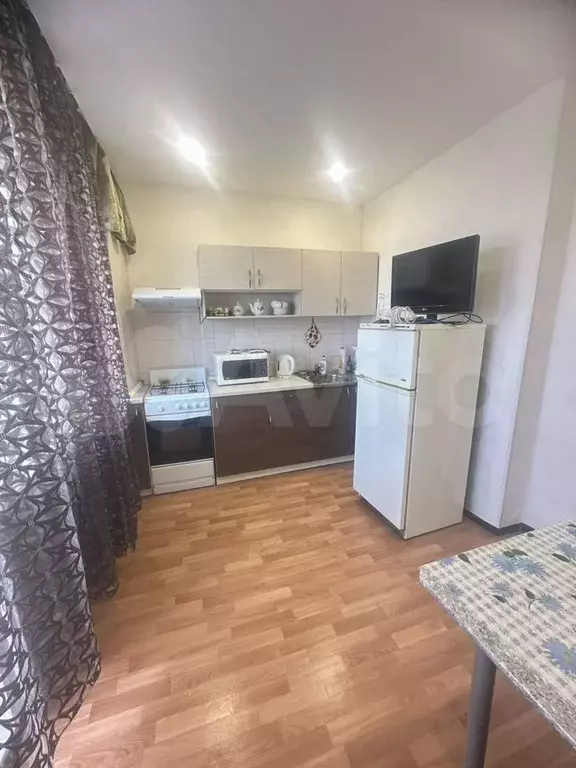 1-к. квартира, 38 м, 4/10 эт. - Фото 0