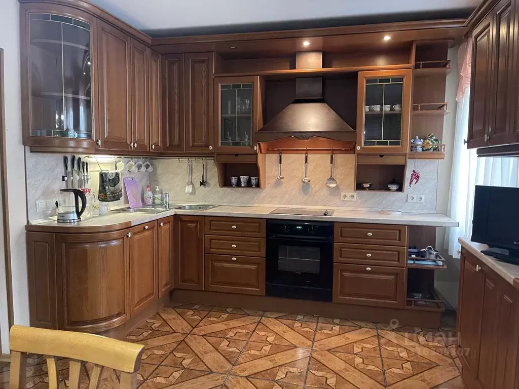 3-к кв. Омская область, Омск ул. Маршала Жукова, 105 (132.5 м) - Фото 1