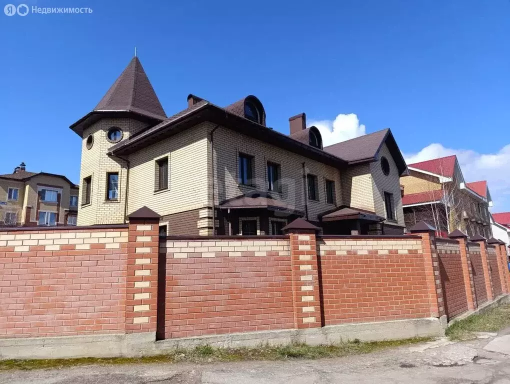 Дом в Сыктывкар, улица Микушева (396 м) - Фото 1