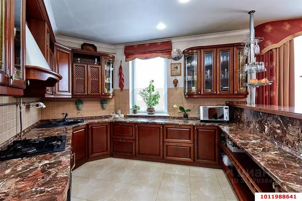 Дом в Краснодарский край, Краснодар Коллективная ул., 82 (333 м) - Фото 1