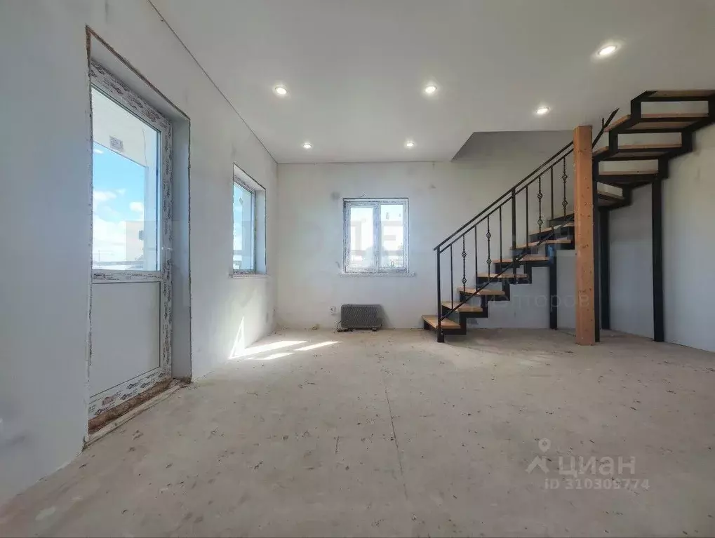 Дом в Новгородская область, Новгородский район, Савинское с/пос, д. ... - Фото 1