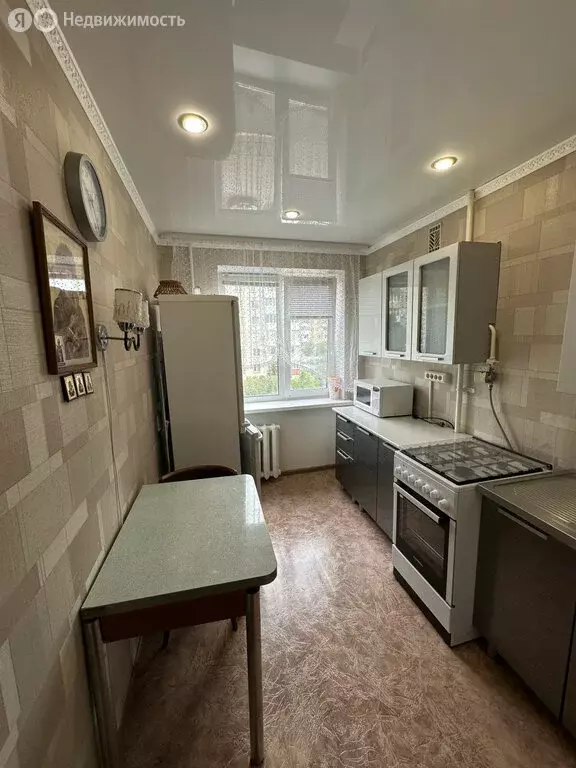 3-комнатная квартира: Октябрьский, 35-й микрорайон, 28 (62.9 м) - Фото 1