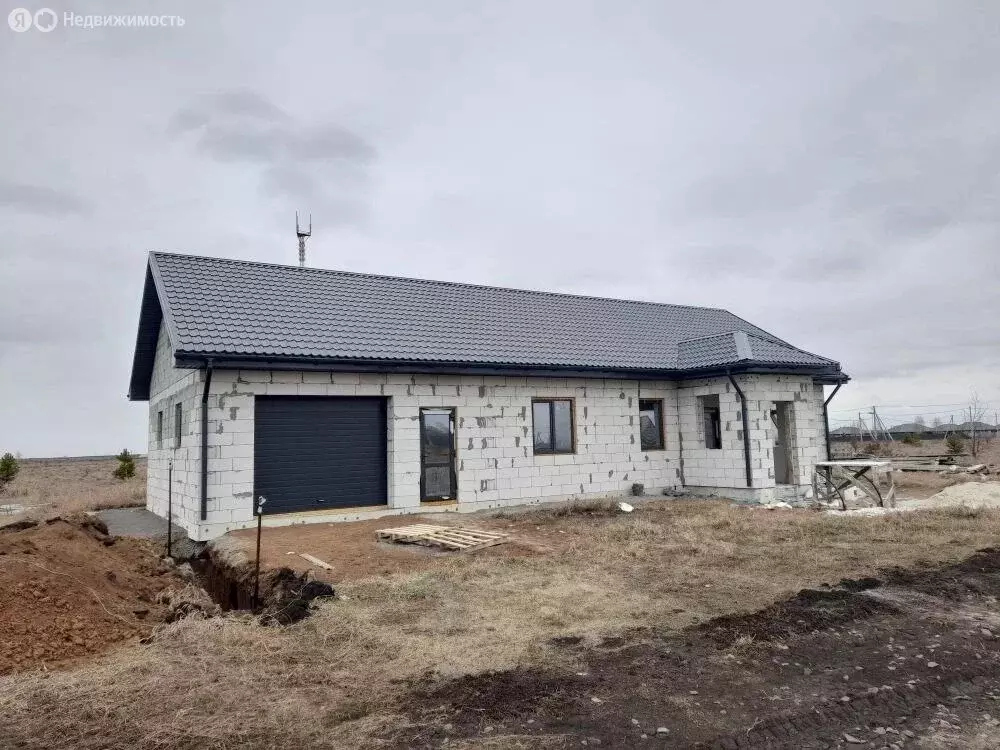 Дом в Свердловская область, Каменский муниципальный округ, посёлок ... - Фото 1