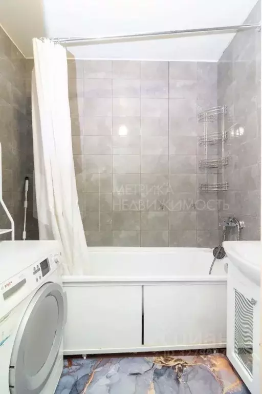 2-к кв. Тюменская область, Тюмень ул. Фармана Салманова, 8 (50.4 м) - Фото 1