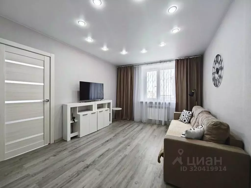 2-к кв. Тюменская область, Тобольск 9-й мкр, 18 (44.0 м) - Фото 1