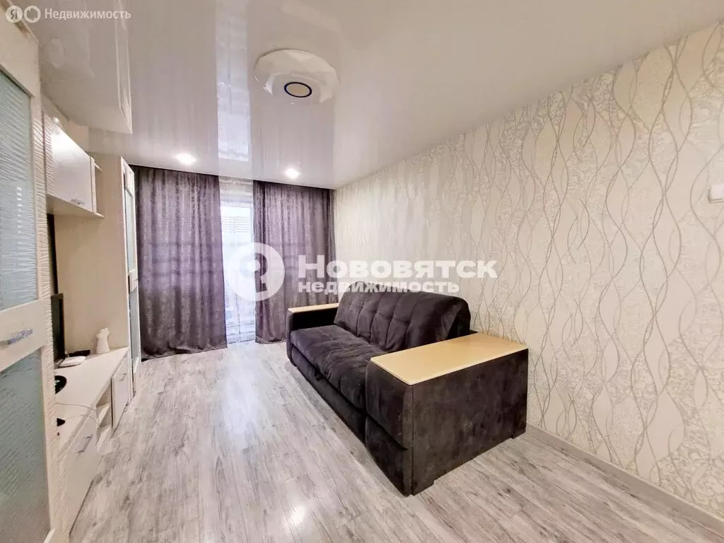 3-комнатная квартира: Киров, улица Опарина, 10 (56.8 м) - Фото 0