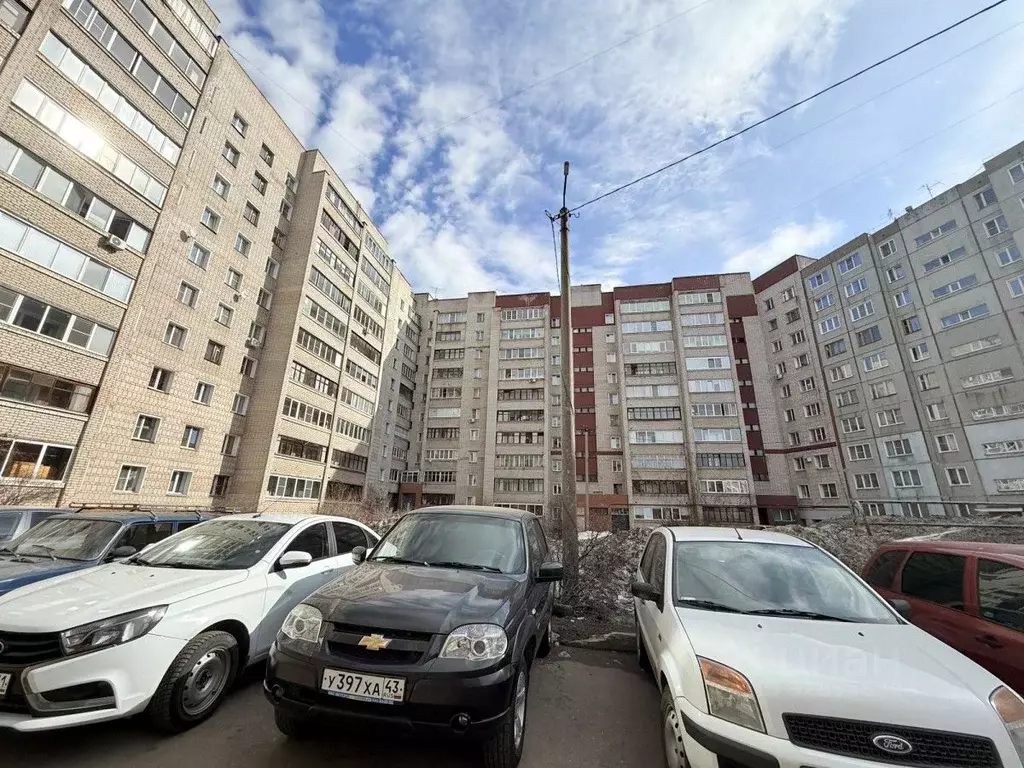 3-к кв. Кировская область, Киров ул. Сурикова, 41 (66.0 м) - Фото 2