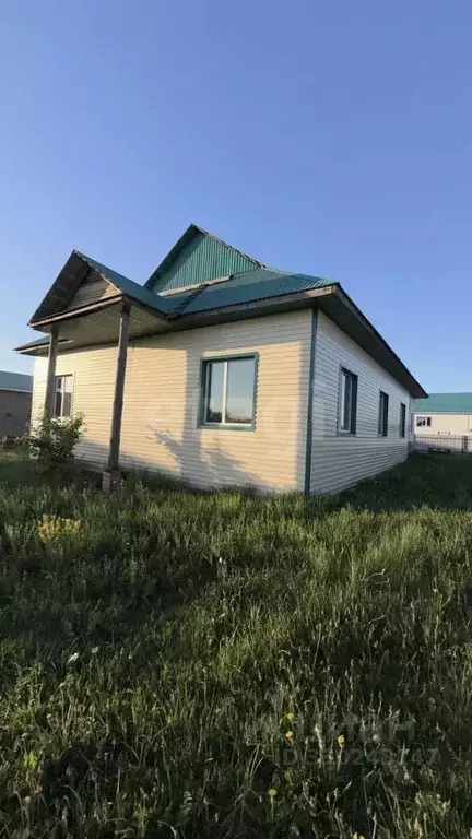 Дом в Башкортостан, с. Бураево ул. Дня Республики (151 м) - Фото 1