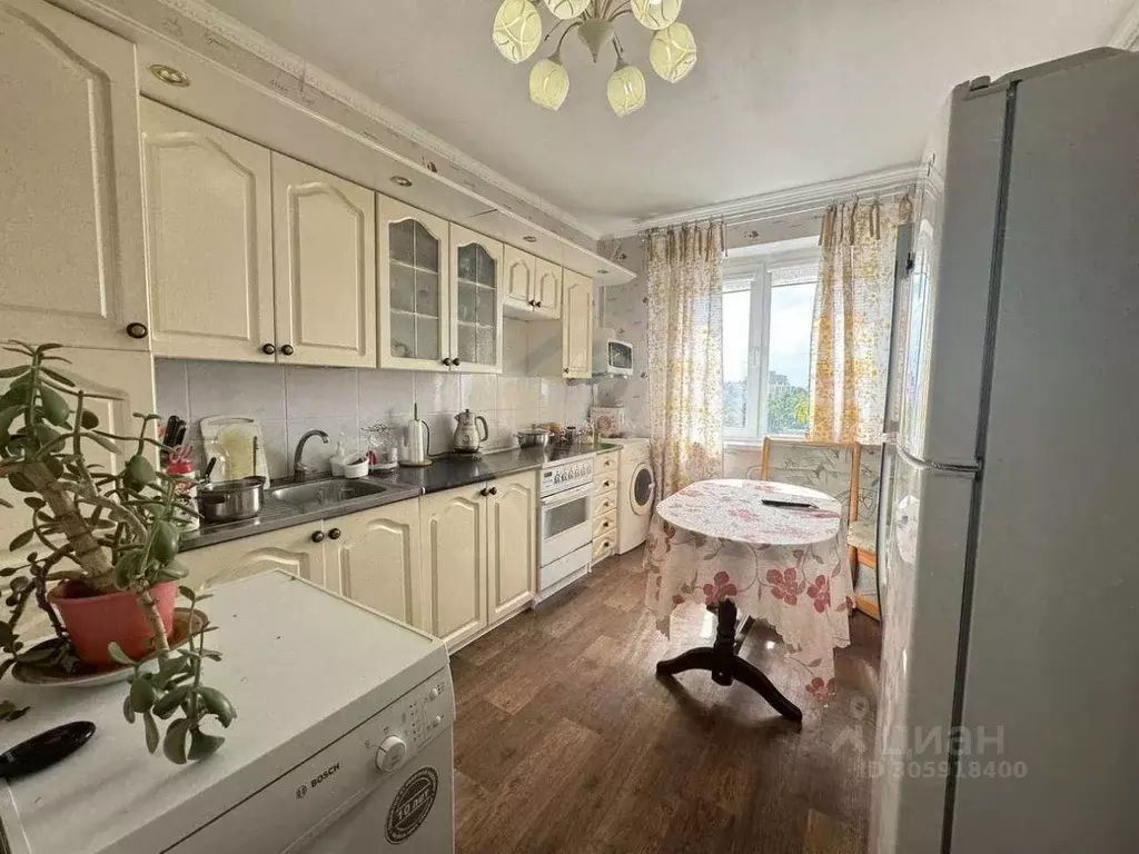 4-к кв. Белгородская область, Старый Оскол Восточный мкр, 6 (81.1 м) - Фото 0