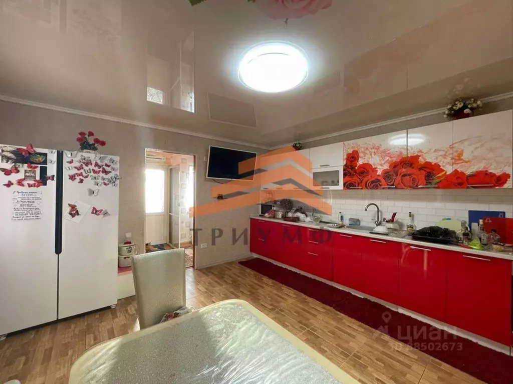 Дом в Крым, Кировский район, с. Журавки ул. Советская, 93 (250 м) - Фото 1