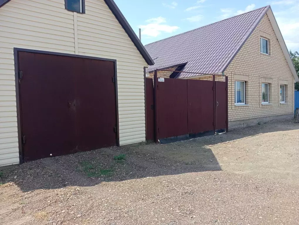 Дом в Оренбургская область, Соль-Илецк Илецкая ул. (65 м) - Фото 0