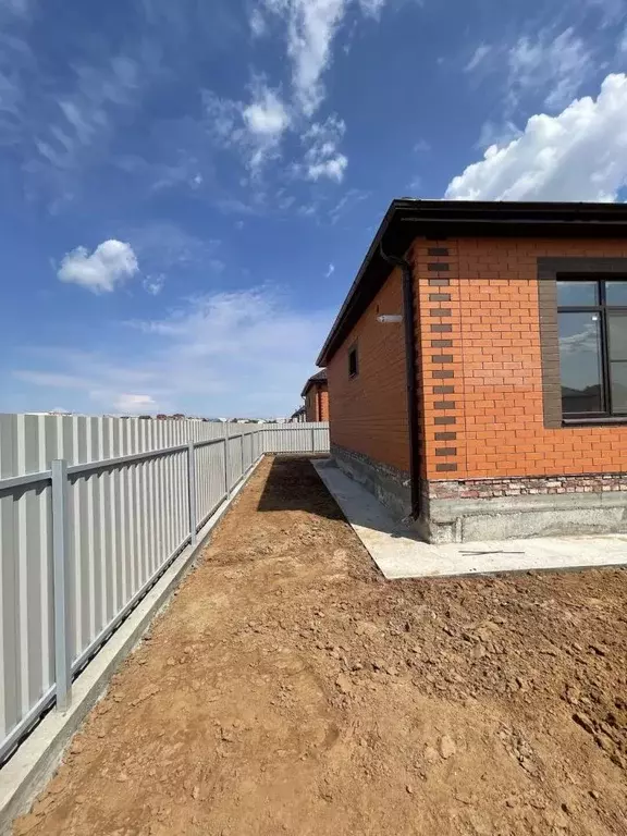 Дом в Астраханская область, Наримановский район, с. Солянка ул. ... - Фото 2