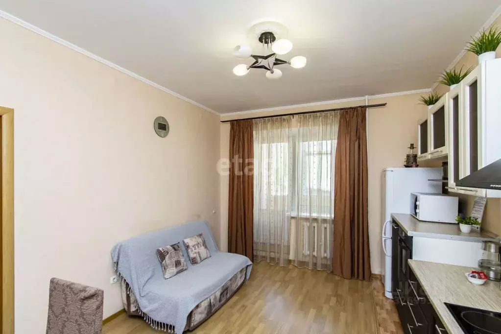 2-к кв. Тюменская область, Тюмень ул. Грибоедова, 13 (76.8 м) - Фото 1