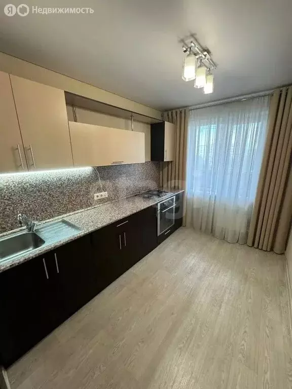 3-комнатная квартира: Казань, проспект Победы, 56 (64.8 м) - Фото 1