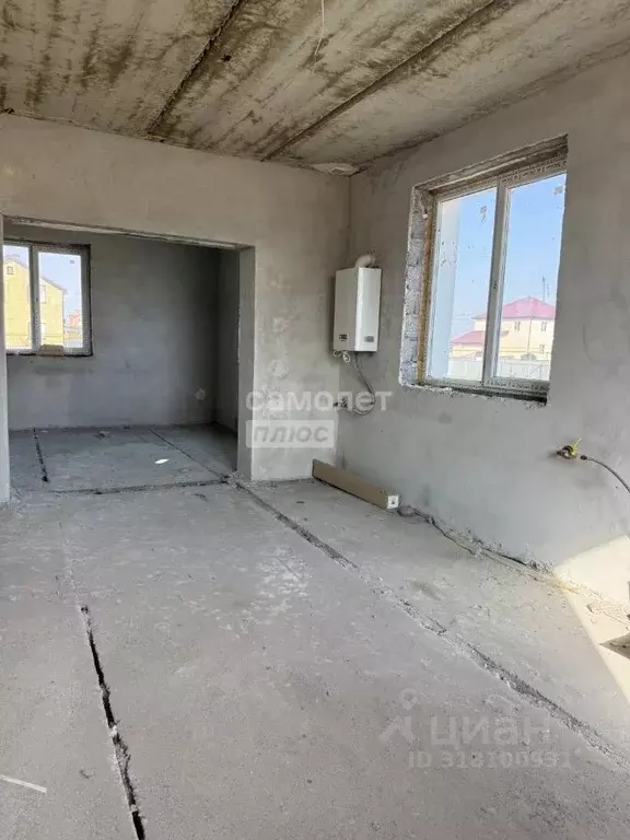 Дом в Астраханская область, Приволжский район, с. Растопуловка ... - Фото 1
