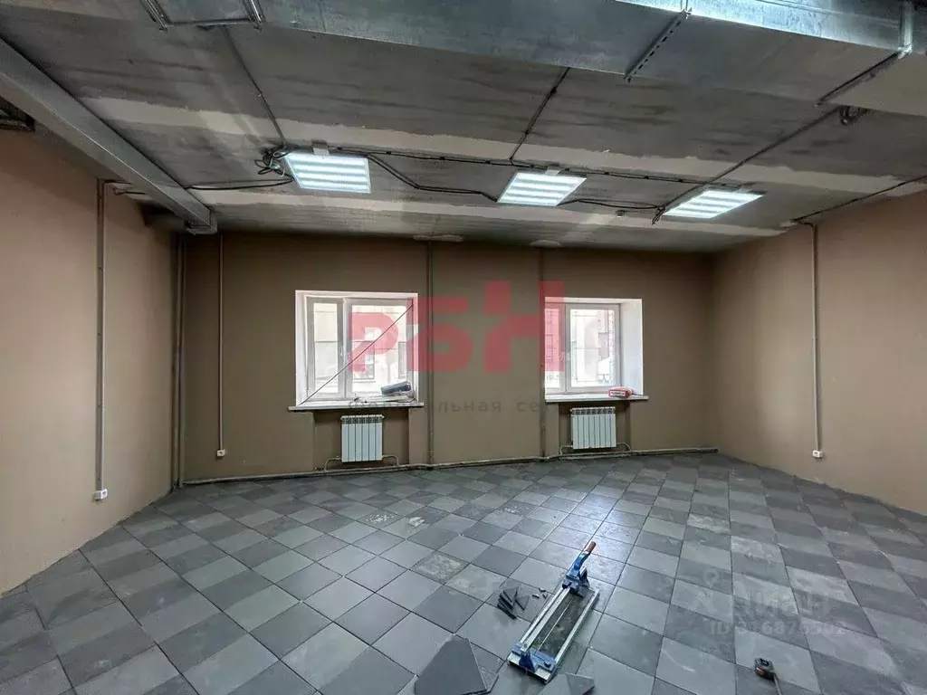 Помещение свободного назначения в Тюменская область, Тюмень ул. ... - Фото 1