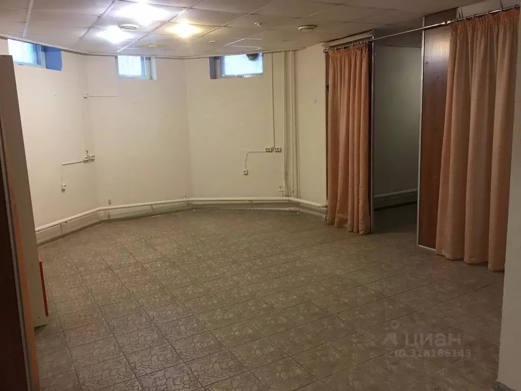 Помещение свободного назначения в Татарстан, Казань ул. Столярова, 15А ... - Фото 1