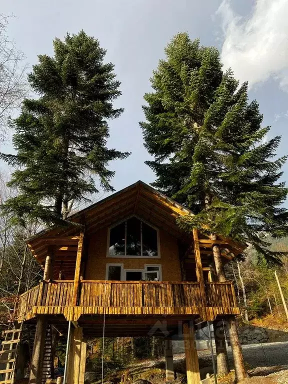 Дом в Карачаево-Черкесия, Зеленчукский район, с. Архыз  (70 м) - Фото 1