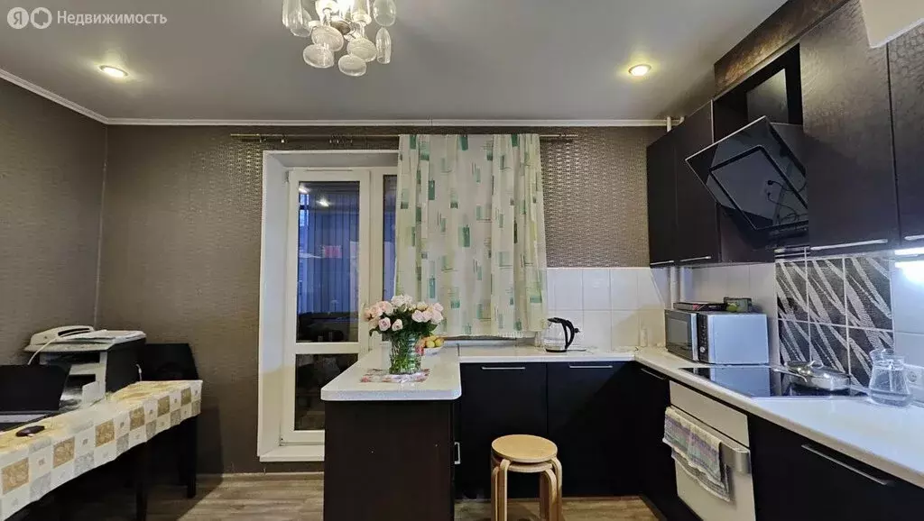 3-комнатная квартира: Челябинск, улица Энгельса, 36А (109 м) - Фото 1
