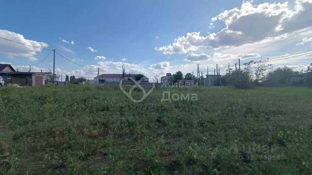 Участок в Волгоградская область, Волжский Лазурное СНТ, ул. ... - Фото 0